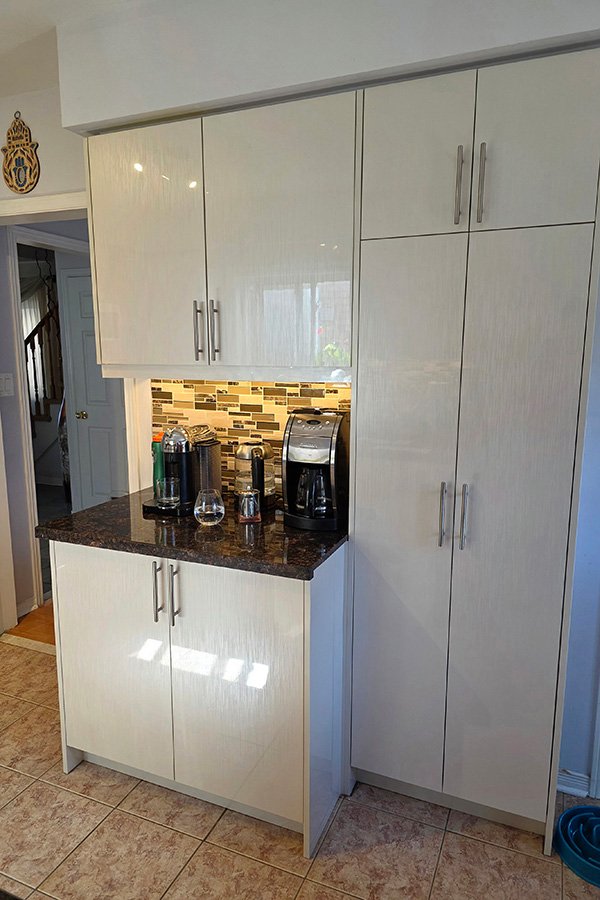 Cabinet Refacing in Oakville – High-Gloss Slab Door Upgrade for a Modern Look 4